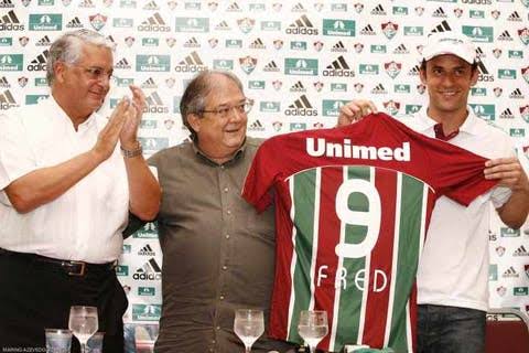 FlowerNense's tweet photo. Pra sempre nos nossos corações. Pra sempre o nosso eterno ídolo. Pra sempre a camisa 9 vai ser lembrada como o número do Fred. Melhoras ídolo, e boa aposentadoria. O maior da nossa geração https://t.co/yzG2h5BaPT