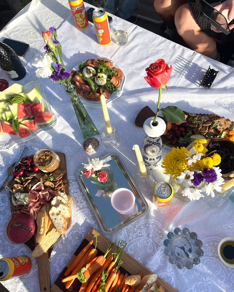 Who says Taco*works* Tuesday can't be fancy? Step it up with a little seaside picnic 🌮 🍺 🌊 ☀️

 #tacoworks #tacotuesday #tiorodrigo #craftbeer #california #craftnotcrap #slobrew #beerstagram #cerveza #instafood #califa #hechoencali