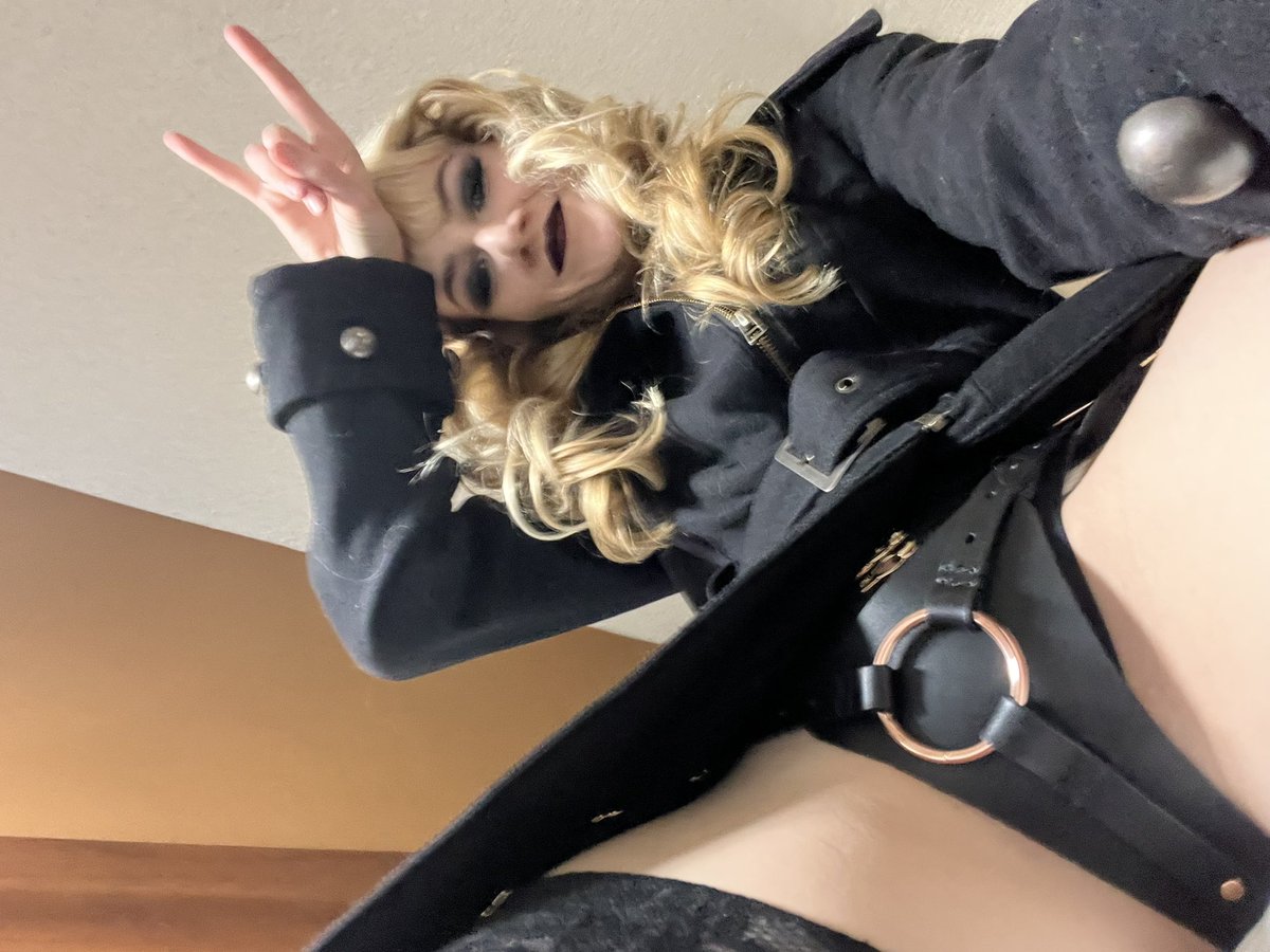 I sent this to my Bull Daddy <a href="/SirRucifer/">𝕾𝖎𝖗 𝕽𝖚𝖈𝖎𝖋𝖊𝖗</a> during <a href="/DomConLA/">ᗪOᗰᑕOᑎ®</a>