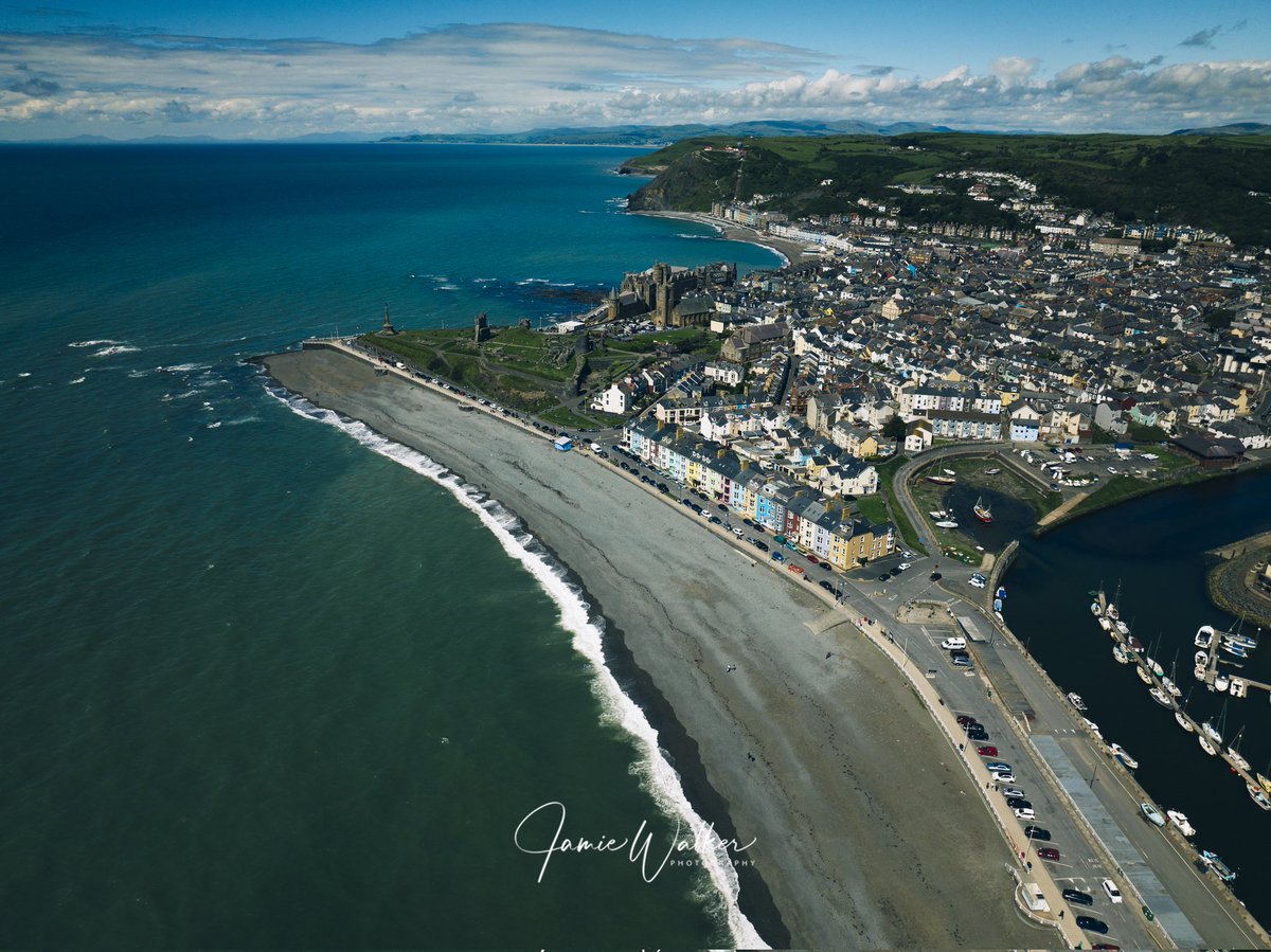 Summer time at Aberystwyth 🏴󠁧󠁢󠁷󠁬󠁳󠁿

#visitwales #findyourepic  #cymru
#thisiscymru #thisiswales #imageofwales #thewalescollective  #exploringwales #Discoverwales #discovercymru #ukhiddengems #ukpotd #ukshots #uk_shooters #unlimitedbritain #gloriousbritain