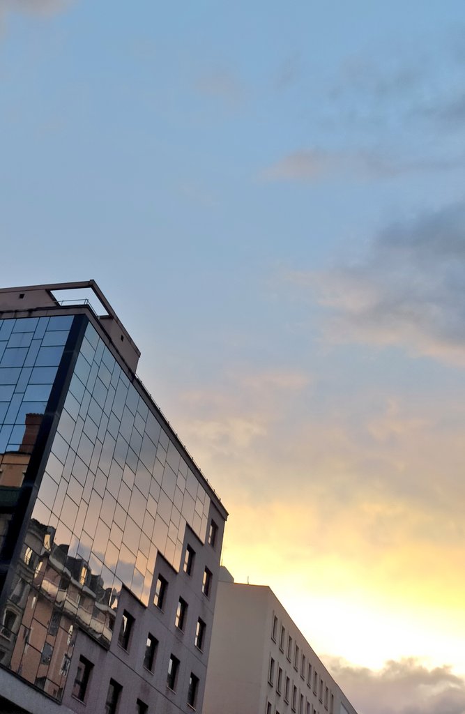 aletheia08's tweet photo. Sunset in the city  #andpeace https://t.co/2n0gg6VbCD
