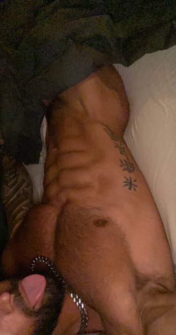 Come cuddle 😈 https://t.co/rzaiC9BSdq https://t.co/qgQxRghGkx