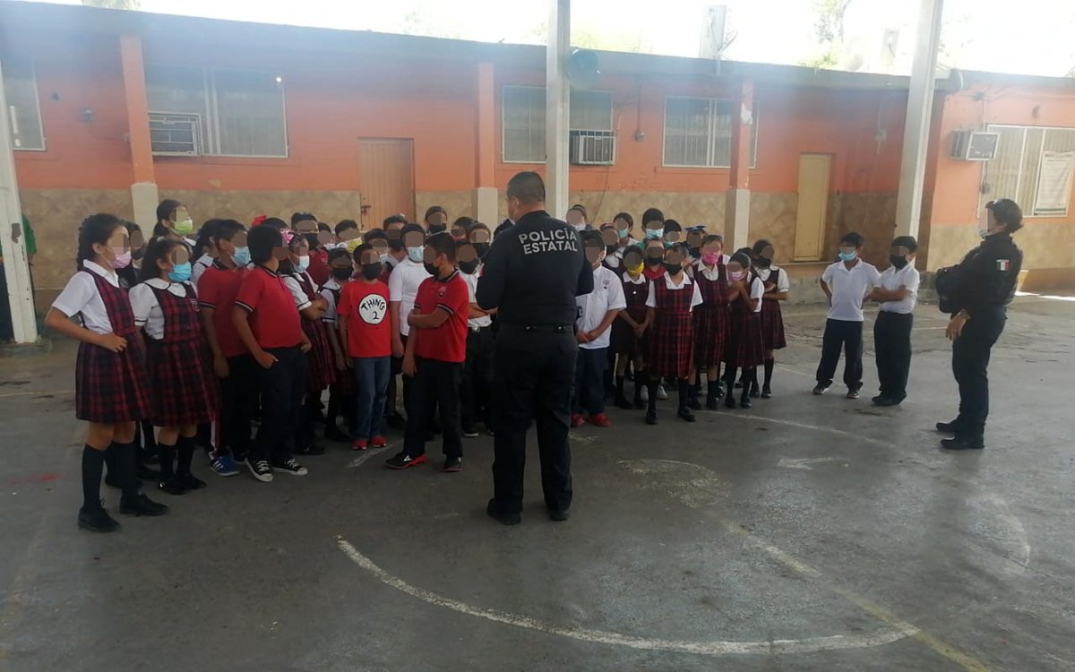 SSP_GobTam's tweet photo. #PolicíaentuEscuela elementos de #PrevencióndelDelito de la #PolicíaEstatal, se reunieron con alumnos de la Escuela Primaria Donaciano Echavarria del municipio de #NuevoLaredo para platicar sobre #AcosoEscolar y #Autoproteccion #Tamaulipas #Contigo #Cerdadeti https://t.co/jDbSePMwxR