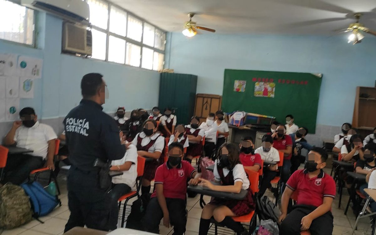 SSP_GobTam's tweet photo. #PolicíaentuEscuela elementos de #PrevencióndelDelito de la #PolicíaEstatal, se reunieron con alumnos de la Escuela Primaria Donaciano Echavarria del municipio de #NuevoLaredo para platicar sobre #AcosoEscolar y #Autoproteccion #Tamaulipas #Contigo #Cerdadeti https://t.co/jDbSePMwxR