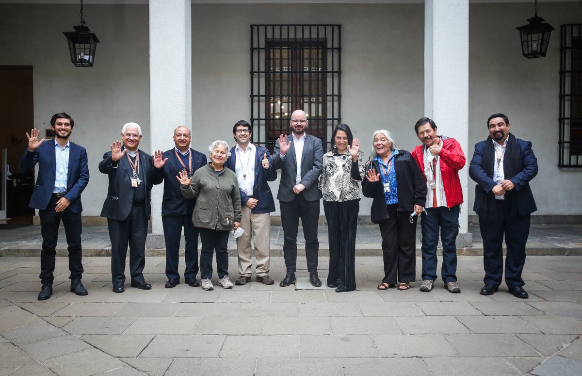 ssccchile's tweet photo. #capellan #lamoneda: "Quiero desarrollar una capellanía en diálogo con mi compañera y compañero capellán, que podamos trabajar en conjunto y poder vivir un respeto por las diversas expresiones religiosas y que nos una un sentido espiritual" https://t.co/MqBigNMImJ