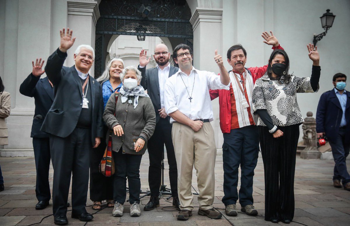 ssccchile's tweet photo. #capellan #lamoneda: "Quiero desarrollar una capellanía en diálogo con mi compañera y compañero capellán, que podamos trabajar en conjunto y poder vivir un respeto por las diversas expresiones religiosas y que nos una un sentido espiritual" https://t.co/MqBigNMImJ