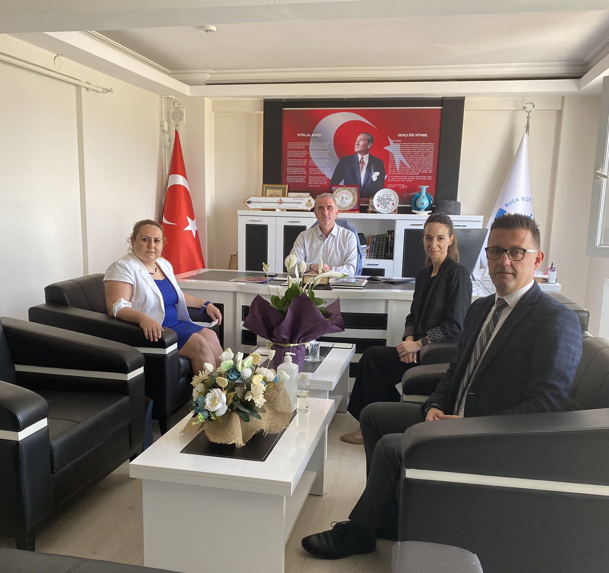 Doğa Koleji Buca Okul Müdürlerimiz ile Buca Kaymakamımız Sayın Mahmut Nedim Tunçer ve Buca İlçe Milli Eğitim Müdürümüz Sayın Hüseyin Güneş’i makamlarında ziyaret ettik. Eğitim/Öğretim süreçleri üzerine yaptığımız paylaşımlar ve görüşleri adına kendilerine teşekkür ederiz.