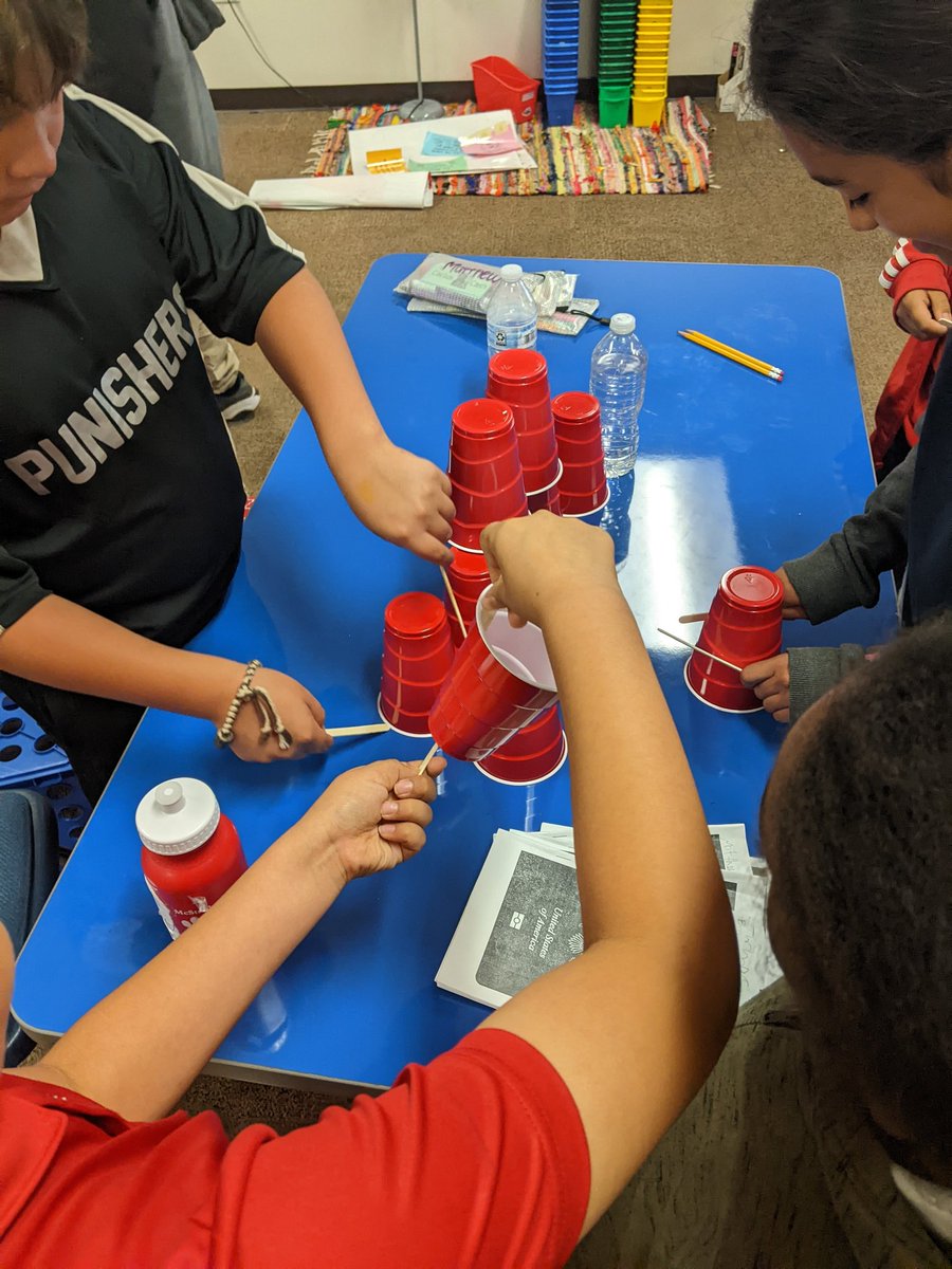 Reading took us to Egypt today where we learned about the pyramids of Giza! 🌎🇪🇬 Then students were challenged to build a pyramid without touching the cups with their hands! Loved seeing students encouraging each other and working together! @TigerNetwork