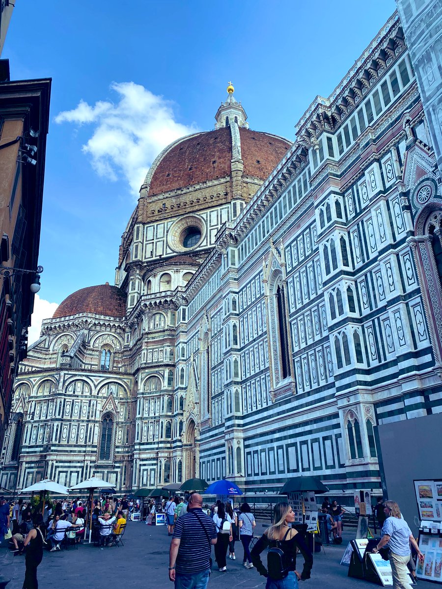 ALLISONnemoFF's tweet photo. @OSPyoutube Blue, I’m in LOVE. This city is ridiculously amazing. If only I could afford to live here… https://t.co/weI9gMh3OH