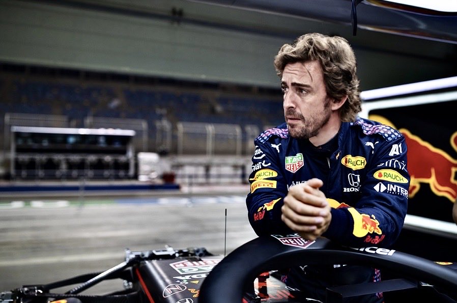 pedroporro131's tweet photo. #AlonsoToRedBull propaganda starts now https://t.co/YShj9iL2o8