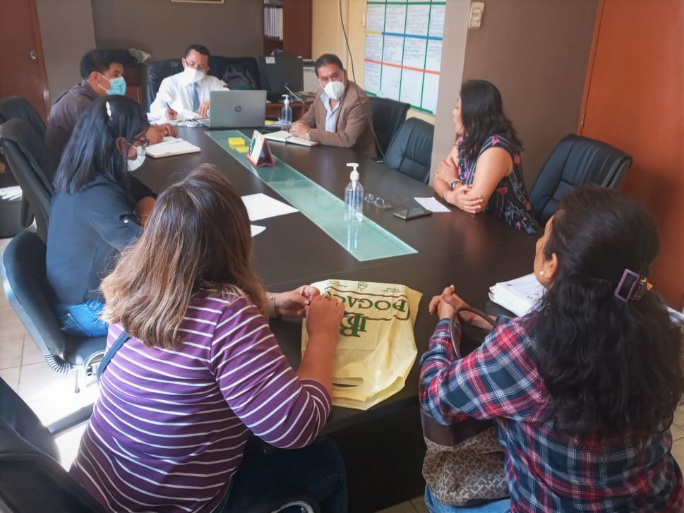 UChiclayo's tweet photo. #seguimostrabajandoporlaeducacion 💪
Continuando con la política de diálogo, esta mañana el director de la UGEL Chiclayo, Mg. Alí Sánchez Moreno, se reunió con la directora de la institución educativa "Aplicación", Lic. Rosa Ramírez Frías. https://t.co/rvthHZFiPP