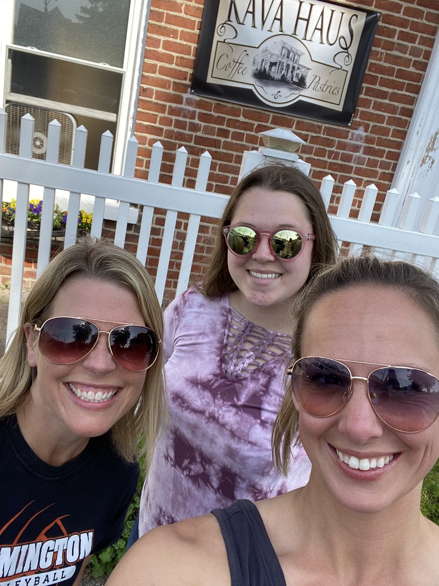 Landmark is the one and only Kava Haus <a href="/ValorieCJ6/">Valorie Johnson</a> <a href="/Bwahr15/">Bailey Wahrhaftig</a> #gradsignblitz