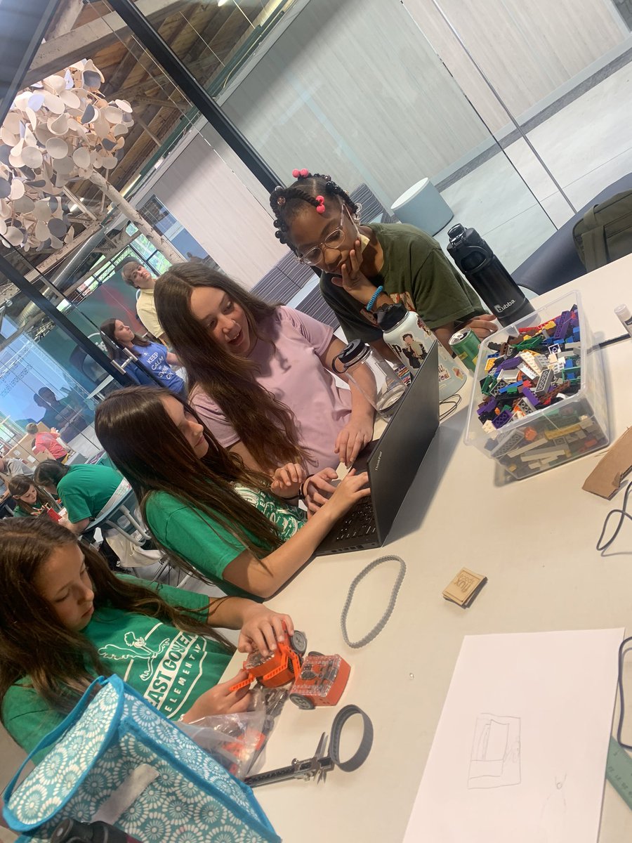 SamZ_ITC's tweet photo. Had the best time designing with our EGE road runners today @EGEroadrunner https://t.co/oTmukv0bSd