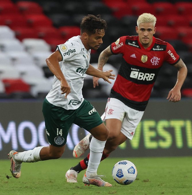 Segundo Edmundo, Gustavo Scarpa está na mira do Flamengo