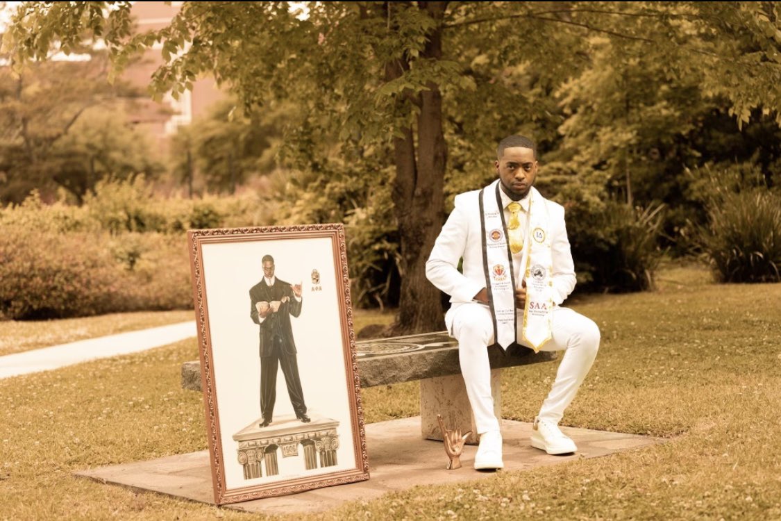D’Vodrek T. Ponder, Bachelor of Science | Florida State University 
Graduating in Style 🎓 
_______________________________ 
Tie: African Gold 
<a href="/DVodrek/">fresh prince</a> 🤙🏾🖤💛
📸 : @createdbyrobey 
.
.
.
#floridastateuniversity 
#alphaphialpha 
#BSU    
#fsualphaphi 
#alphasouth