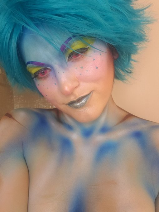 Scareglow BTS selfie https://t.co/FIZggc3jba<a href="/tag/monstergirls"class="tags"><span>#monstergirls</span></a><a href="/tag/bodypaint"class="tags"><span>#bodypaint</span></a>