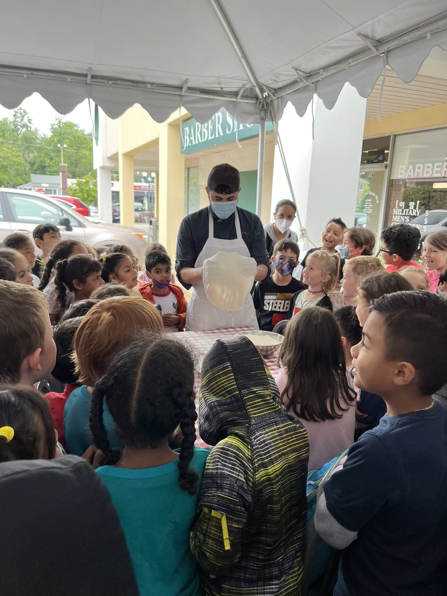 CPESGrade1's tweet photo. Pazzo Pomodoro, you have a PIZZA our hearts! 🍕 Thank you for teaching us about the pizza making process and for helping us cook our very own pizza fractions! #cpesbelieves in authentic learning experiences https://t.co/FZFrVI4TiU