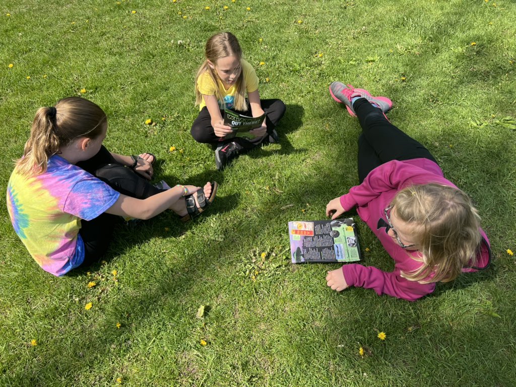 MsLindahl4's tweet photo. Opening our books outside today! #RaiderStrong @PCSD_LN @Mrs_Henderson4 📚☀️ https://t.co/0mDH6OmyWw