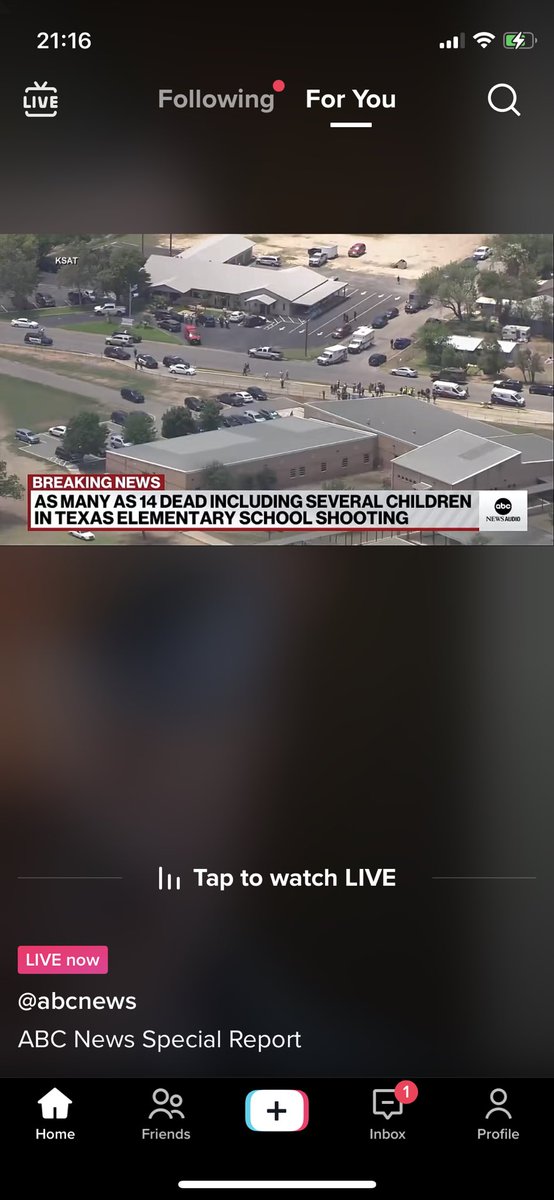 beccakemp_97's tweet photo. Sorry but what the FUCK is wrong with people?! Elementary school?! They’re BABIES. You have ripped away someone’s child, someone’s mother, father, sister, brother. Sickening. Praying for Texas 💔 #Texas #TexasSchoolShooting #RobbElementarySchool https://t.co/vfi2CzV7qL