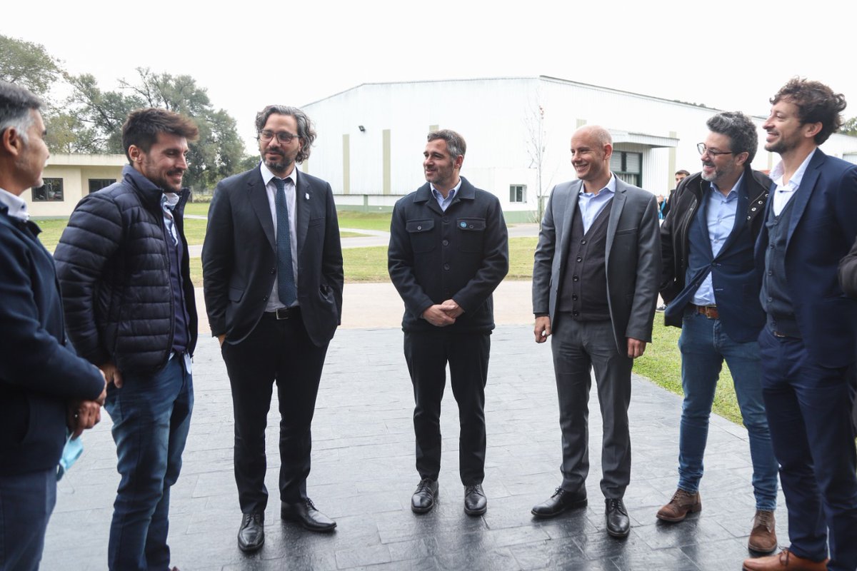 FedericoAchaval's tweet photo. Creemos en un Estado que potencie a las Pymes que eligen seguir creciendo, produciendo y generando trabajo.
Hoy estuvimos en la planta de #Cladan en #VillaRosa junto a @SantiagoCafiero y @GuilleMerediz compartiendo una capacitación sobre exportación con empresas de todo el país. https://t.co/yglqspdwb9