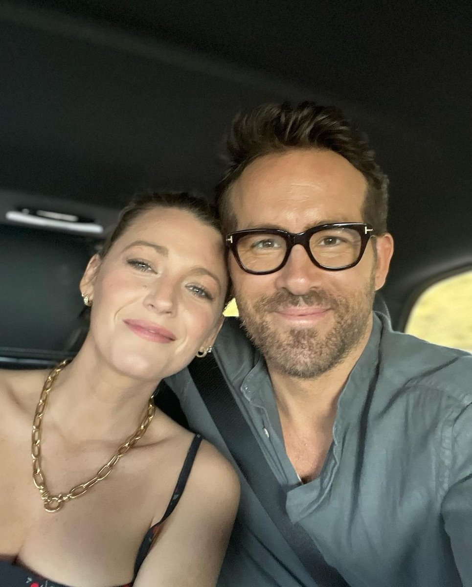ReynoldsBrasil's tweet photo. Nova selfie do Ryan Reynolds com a Blake Lively. 

📷 @VancityReynolds via Instagram https://t.co/Wsjb5e1okw