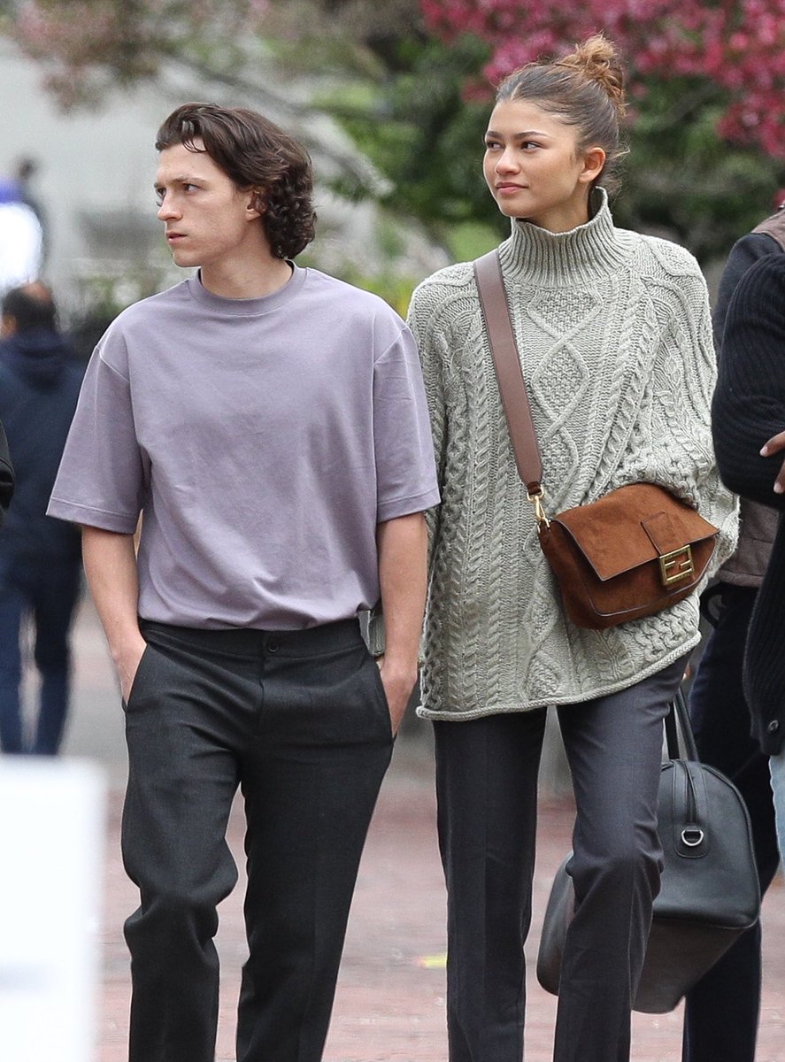 tomdayarchive's tweet photo. this picture of tom and zendaya. https://t.co/Wcz3rL03W1