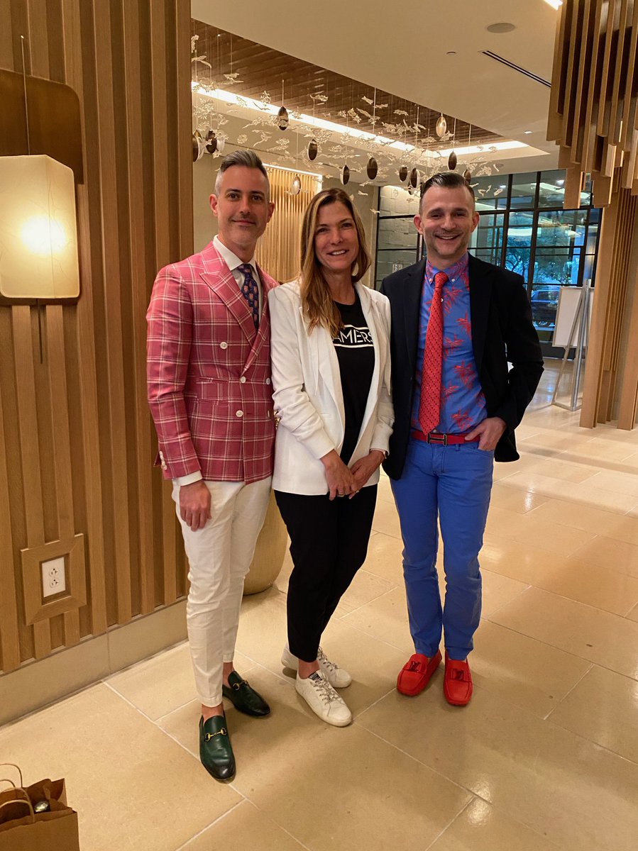 Another #AustinREtreat gem! 💎 I voted these two best dressed in all of the AustinREtreat, but forgot to tell them! 🤣