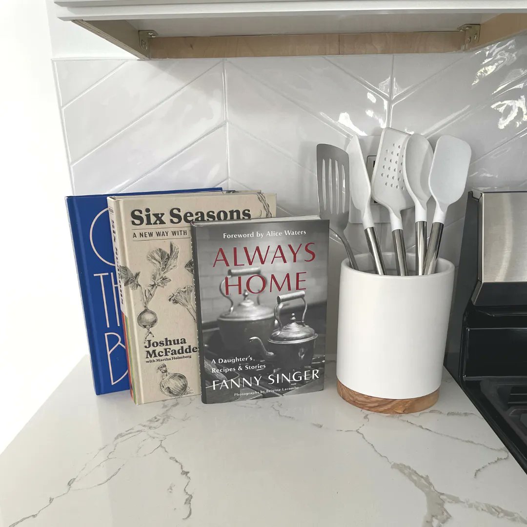 Unpacking and organizing this lovely kitchen for a client in Mar Vista. 
#cook #organizedkitchen #recipe