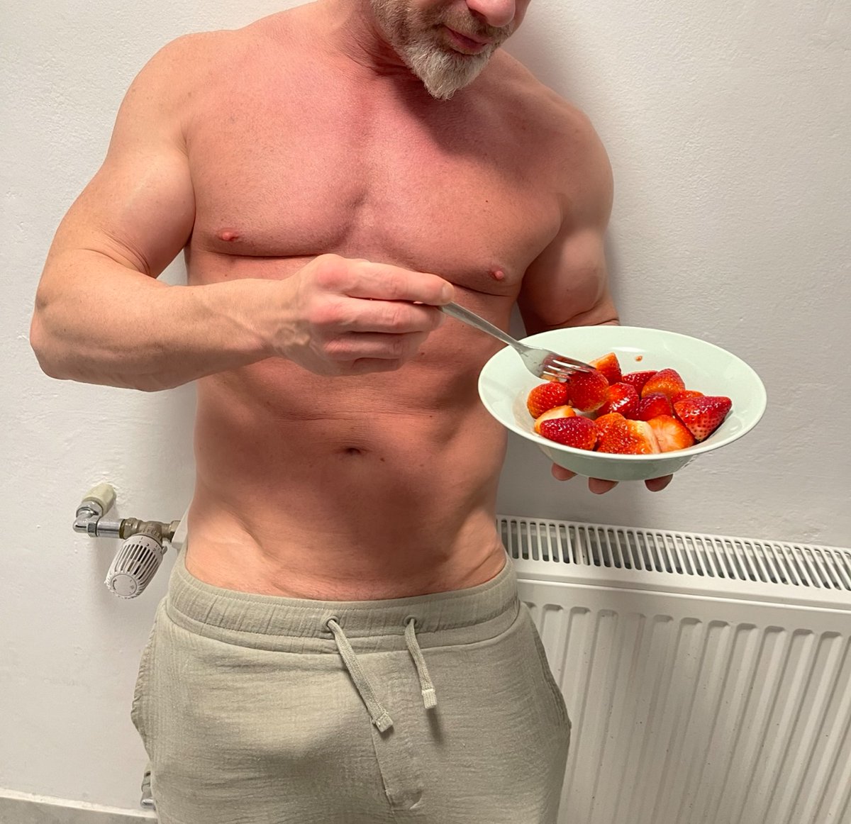 Have some dessert with me 
OR HAVE ME 🍓🍌🍓🍌🍓🍌
onlyfans.com/tonycarrera