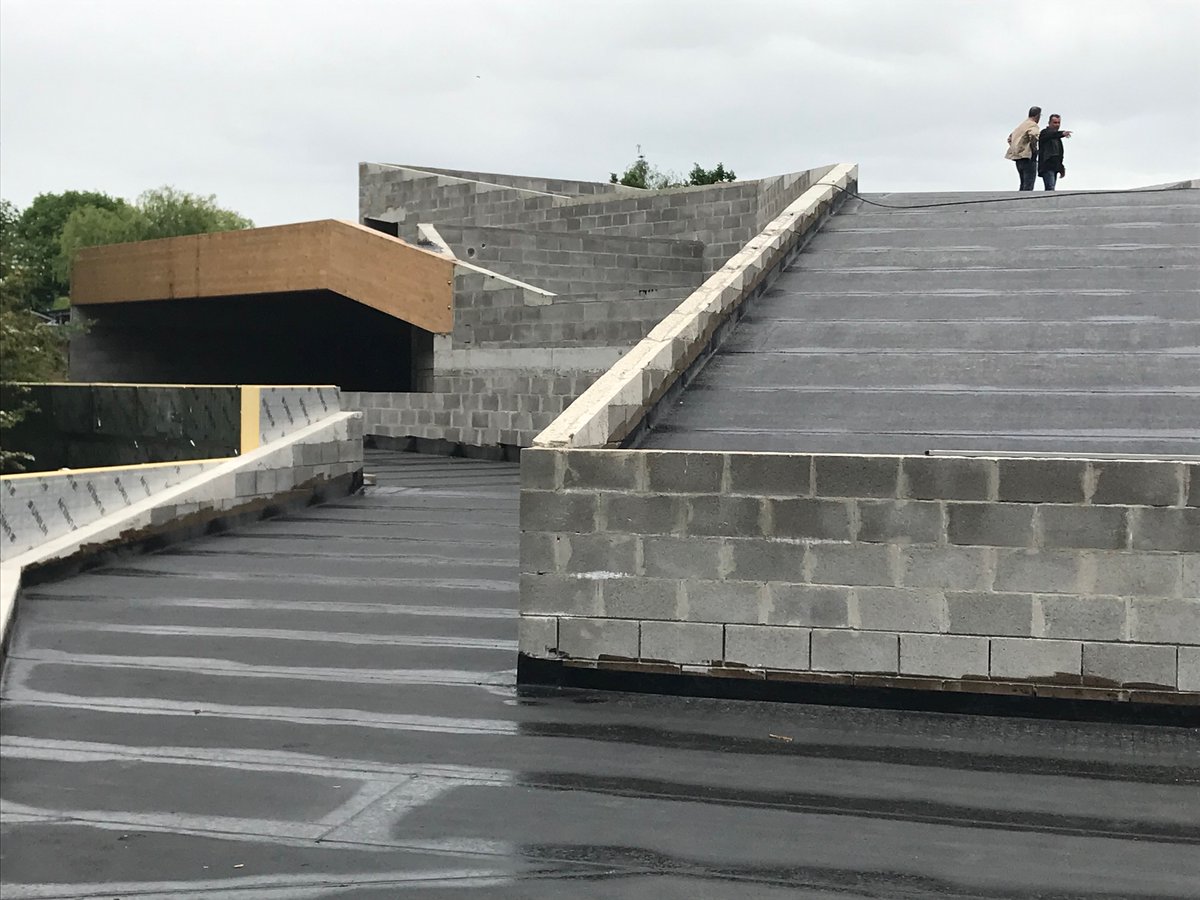 fredwaremme's tweet photo. @HexapodaWaremme - Insectarium J. Leclercq @AgroBioTech @UniversiteLiege et Za-Bibikely à Madagascar : deux insectariums en construction synchrone. Visite avec les Doyens de GxABT et de la Faculté des Sciences de l'Université d'Antananarivo et Vincent Raza d'Havoana land. https://t.co/Pw3FIqlhDA