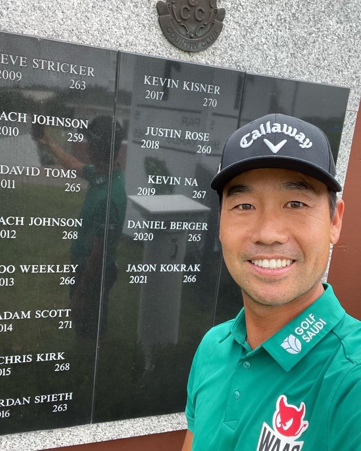 Qisqa sochli anal Qizning ogzida kamerali sik