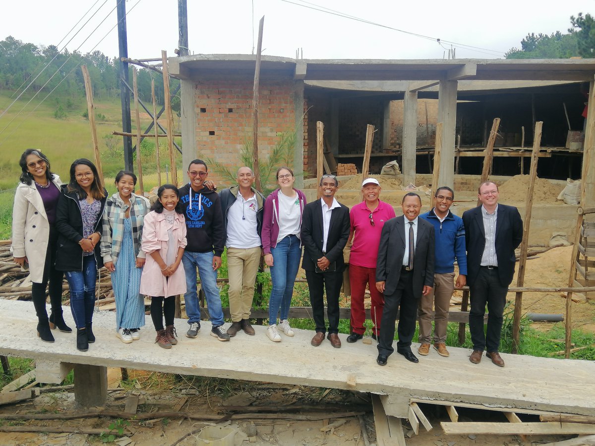 fredwaremme's tweet photo. @HexapodaWaremme - Insectarium J. Leclercq @AgroBioTech @UniversiteLiege et Za-Bibikely à Madagascar : deux insectariums en construction synchrone. Visite avec les Doyens de GxABT et de la Faculté des Sciences de l'Université d'Antananarivo et Vincent Raza d'Havoana land. https://t.co/Pw3FIqlhDA