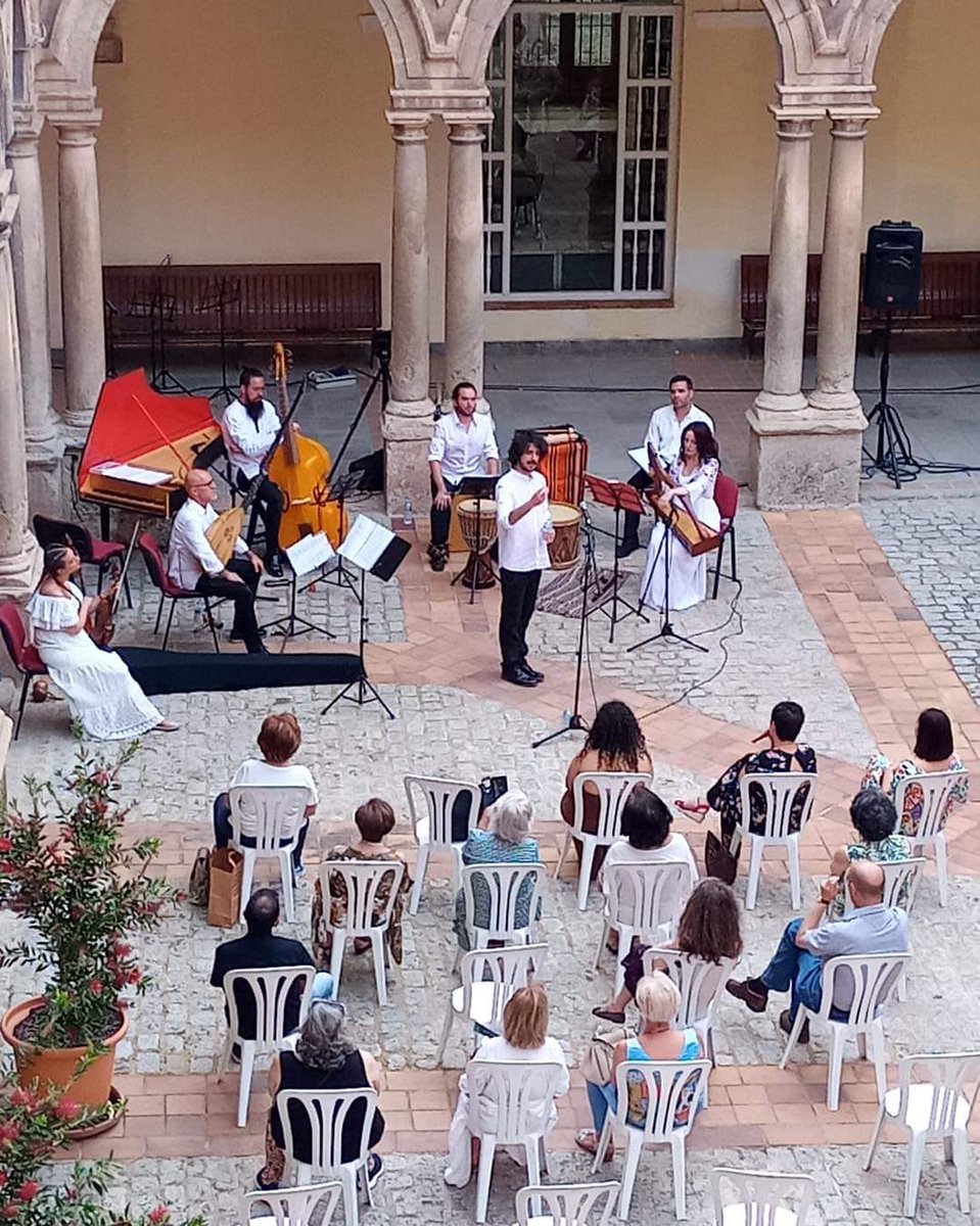 iliber_ensemble's tweet photo. FOTOS 📸🎶 Algunas imágenes del viaje musical al #PerúVirreinal que llevamos a cabo el pasado viernes con nuestros #MestizajesSonoros en el Claustro de Santo Domingo, conmemorando #Nebrija500 en el marco de las #NochesEnBlancoJaén2022. ¡Gracias!

@ujaen
@VicProyec

#CodexTrujillo https://t.co/qw0Tglp8Ew