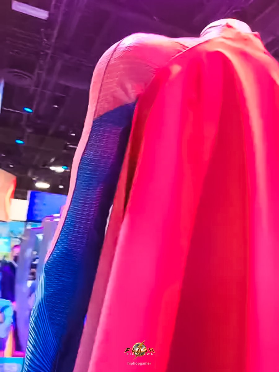 DCFilmNews's tweet photo. THE FLASH and SUPERGIRL suits are present at the Las Vegas Licensing Expo! #TheFlash #Supergirl #LicensingExpo2022 

[📸HipHopGamer/Instagram] https://t.co/C1WQLVBmVE