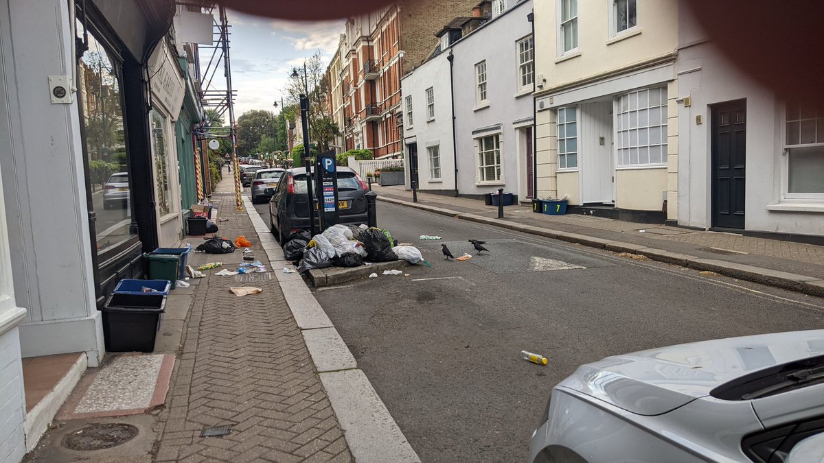 Axlot's tweet image. Beautiful Richmond upon Thames...come on LBRUT, do something.