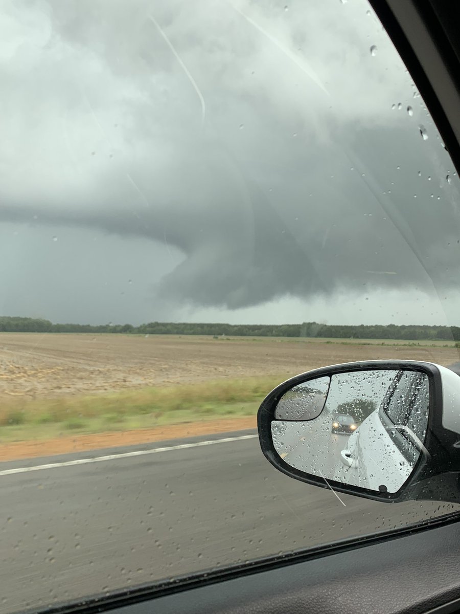 ItsNikkiMoreno's tweet photo. @matt_laubhan @WTVAWeather coming through Vardaman, MS https://t.co/fq2sjPix2O
