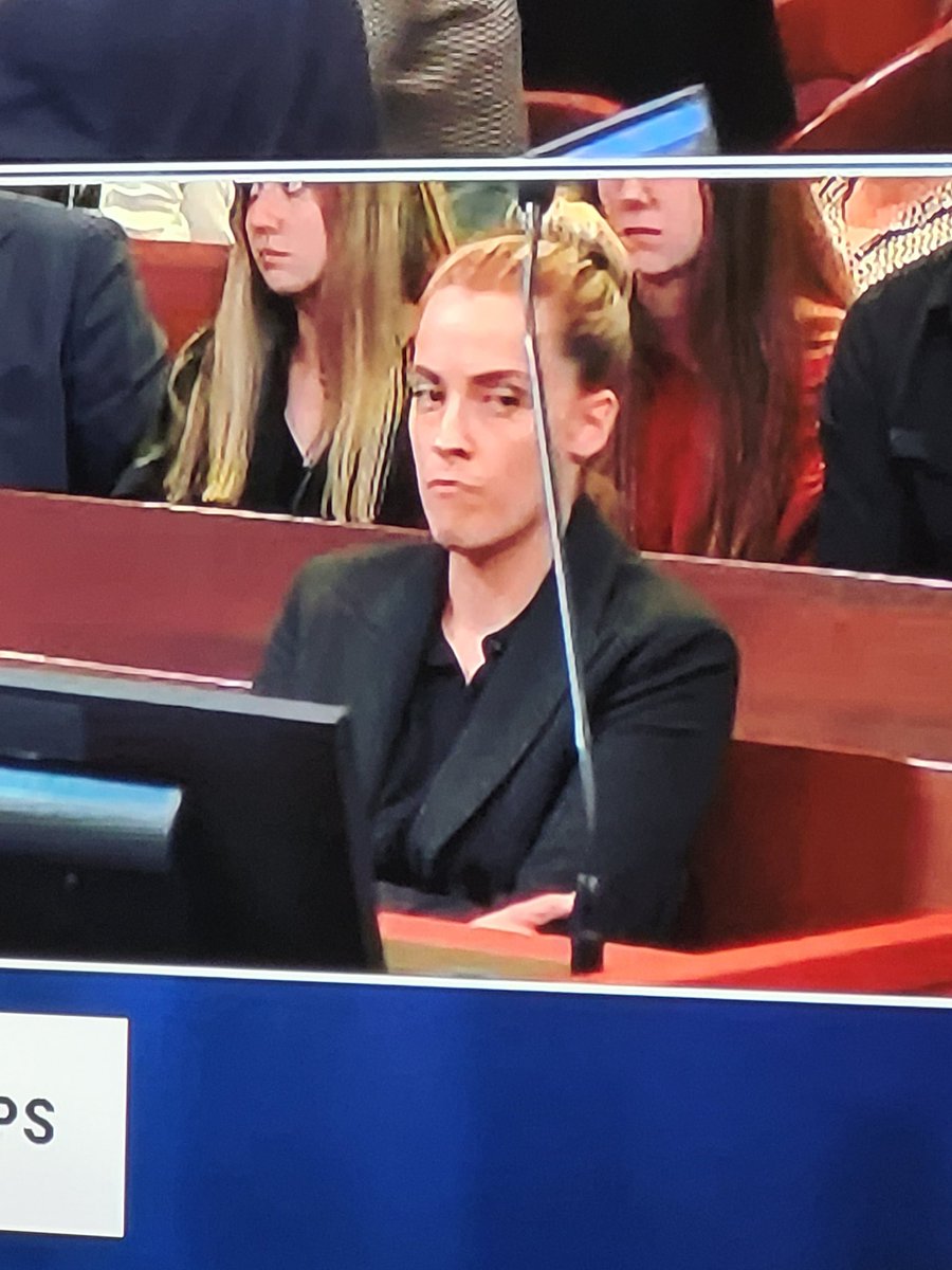 Jenw_14's tweet photo. Can we say "What a nasty person" she looks like?#JohnnyDeppVsAmberHeard https://t.co/3lHObbQtnJ