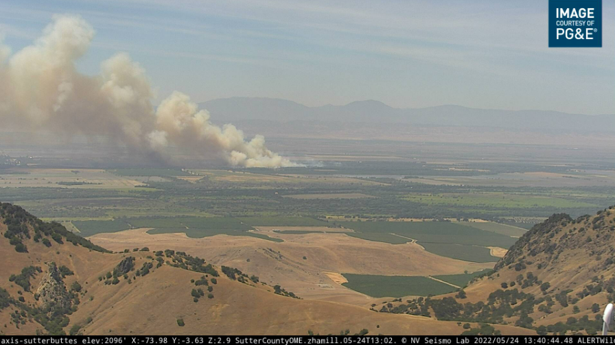 NWSSacramento's tweet photo. We are seeing a hot spot north of Colusa on satellite. Here is what it looks like from Sutter Buttes @AlertWildfire camera. #CAwx https://t.co/QnYJkeOEcb