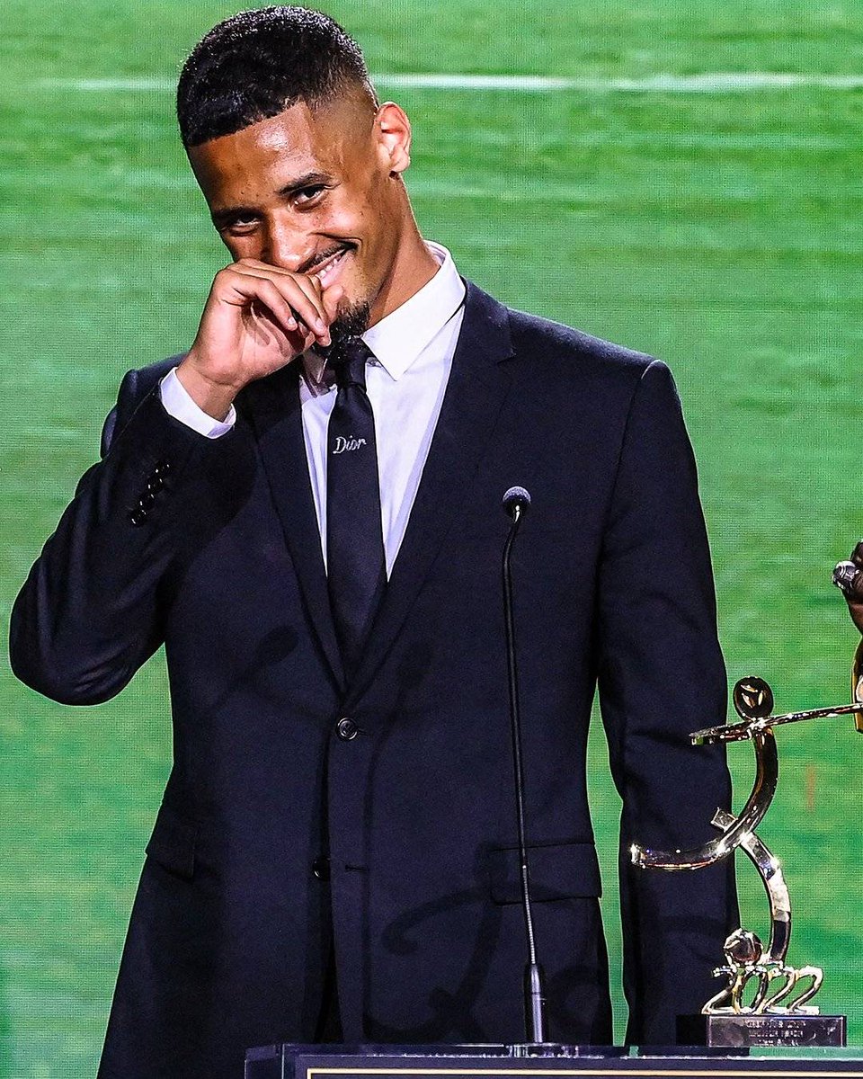 🎙️ Mikel Arteta: 

“William Saliba has to come back. He has the experience to be competitive with us. We sent him to Marseille for his growth."

William wanted to be regular starter as you know but now we want him back at Arsenal."

(Source: RMC Sport)

#AskofishaNaAskofu