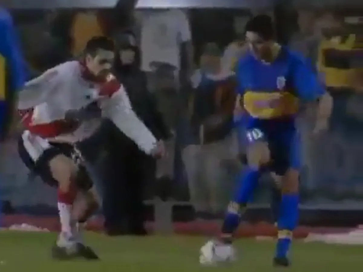 muybocaweb's tweet photo. A 22 años de una noche mágica: el Muletazo de Martín, la magia de Román, el pique del Chelo, la inteligencia del Virrey. Revivilo todo en nuestro podcast, #Boca2000.
🎙️https://t.co/vzdxpN5EUQ https://t.co/wgcRKfCbgj