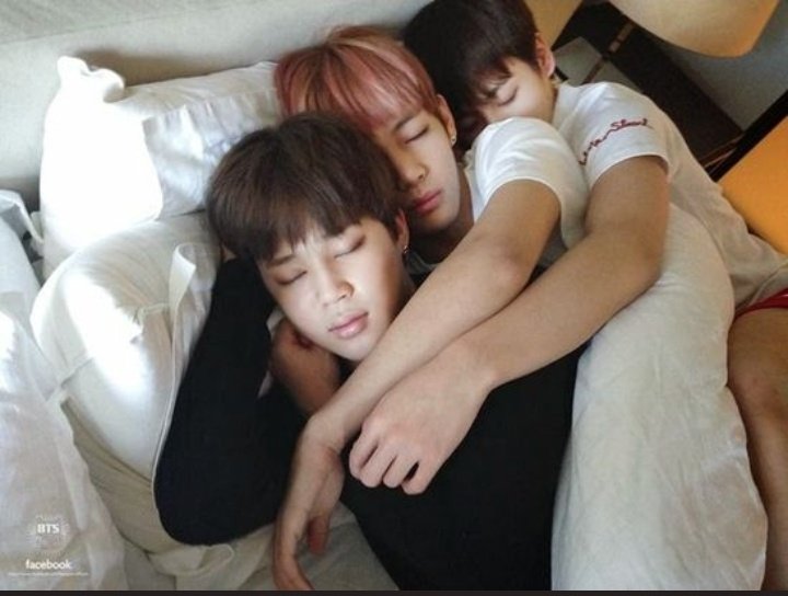jiminievenus's tweet photo. — Los amo tanto que mi corazón duele 🤍

WE LOVE YOU JIMIN 
#제일좋아하는지미니사진올리기 
WE LOVE YOU KIM TAEHYUNG 
#귀여운_김태형_대회
WE LOVE YOU JUNGKOOK 
#귀여운_정국이_대회 https://t.co/eqB3yANfJx