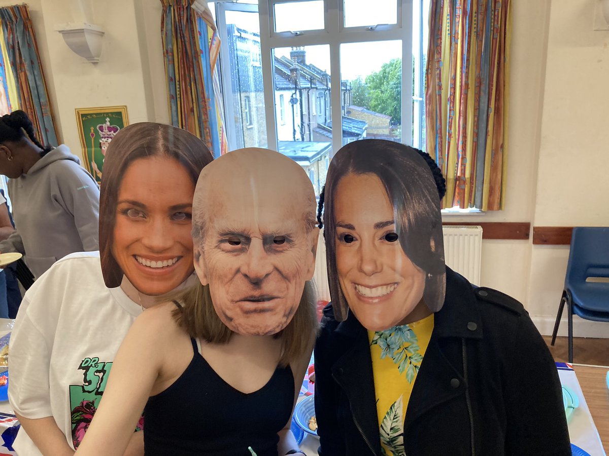 HGGuides's tweet photo. We were joined by the @RoyalFamily tonight at Guides for our jubilee party! Scones, monster munch, pin the jewel on the crown. Such fun!! Well done to the Rangers who organised the night! #GirlLed @GGLSELewisham @GirlguidingLSE  @Guiding_LaSER https://t.co/mkiWK1oADm