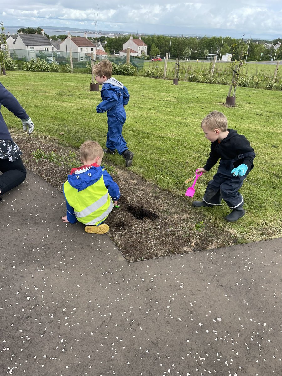 FishertonPS's tweet photo. Our EYC children today enjoyed their visit to Greenan manor care home, we planted flowers/seeds, created a big hotel, played with bubbles and entertained the residents. #intergenerationalvisit #localcommunity https://t.co/jGWKlejK0a