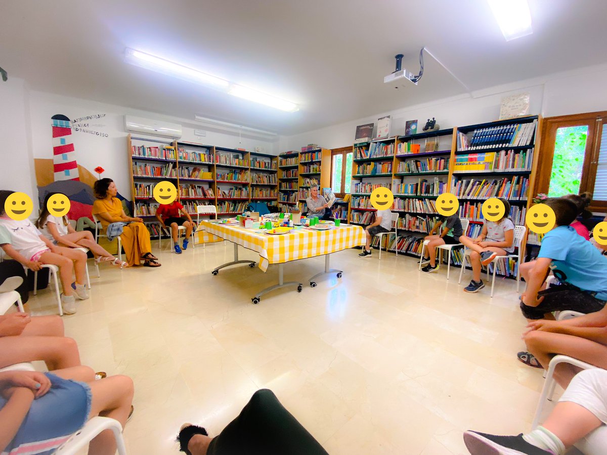 celiasr12's tweet photo. 📚Club de lectura! Parem taula per assaborir un món de paraules plenes d'imaginació, diversió i aventures. Fomentem la lectura, el plaer de llegir📖🤍#bibliotecabinissalem #ceiprobines                                 https://t.co/87Z8YEsoet https://t.co/0gEJUVrHX9
