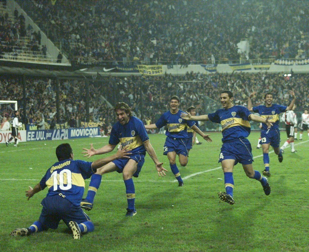 muybocaweb's tweet photo. A 22 años de una noche mágica: el Muletazo de Martín, la magia de Román, el pique del Chelo, la inteligencia del Virrey. Revivilo todo en nuestro podcast, #Boca2000.
🎙️https://t.co/vzdxpN5EUQ https://t.co/wgcRKfCbgj