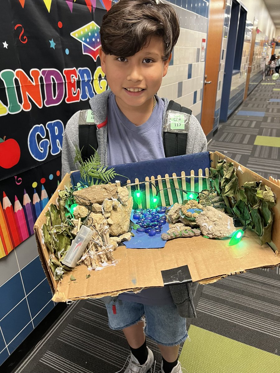 Mrs_Kraus_Class's tweet photo. This week for our End Of The Year Project, we went traveling around the world! Students got to stamp their passports after we visited all the kiddo’s countries they researched and presented on! #celions #ceroars #castleberryisd https://t.co/YwulVyLsvZ