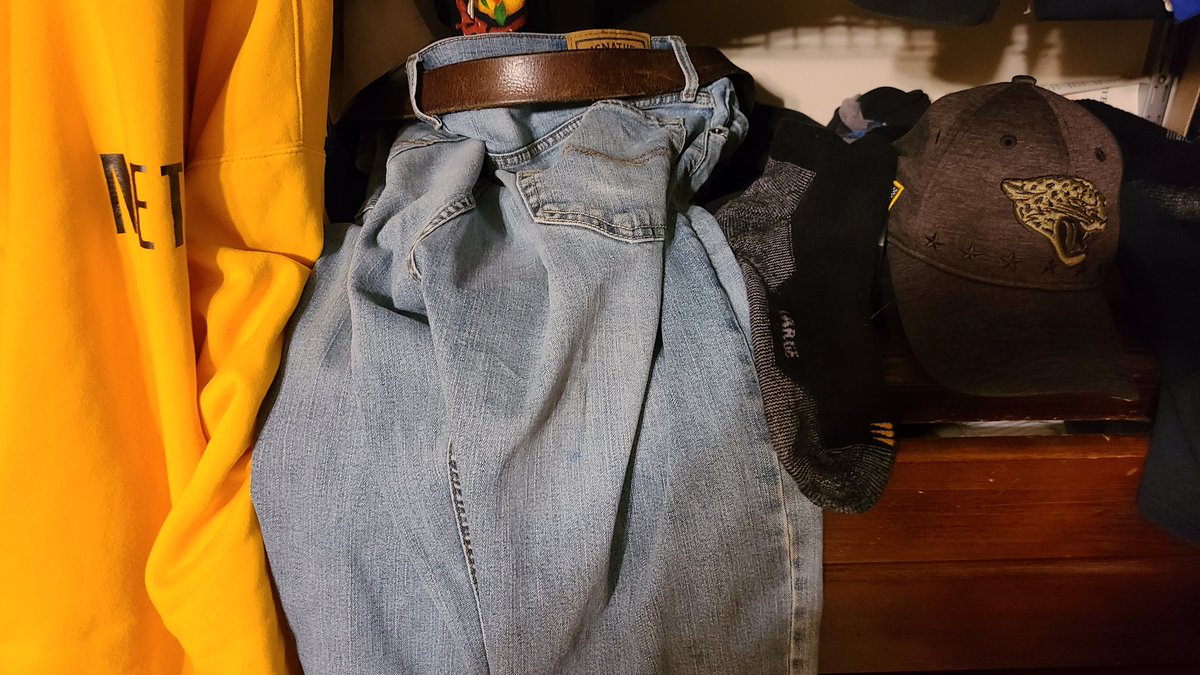 Wearing the exact, exact, same clothes as yesterday. Beat da squirrels boys. Keep it going.