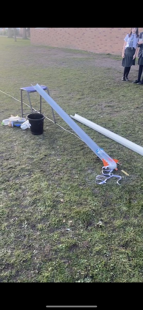 AvonbourneSci's tweet photo. Following our volcano experiment in CREST, Nauman decided to use to same reaction to launch rockets across the field and investigate the factors that made them fly furthest 🚀🚀 https://t.co/IAnmT8CIFA