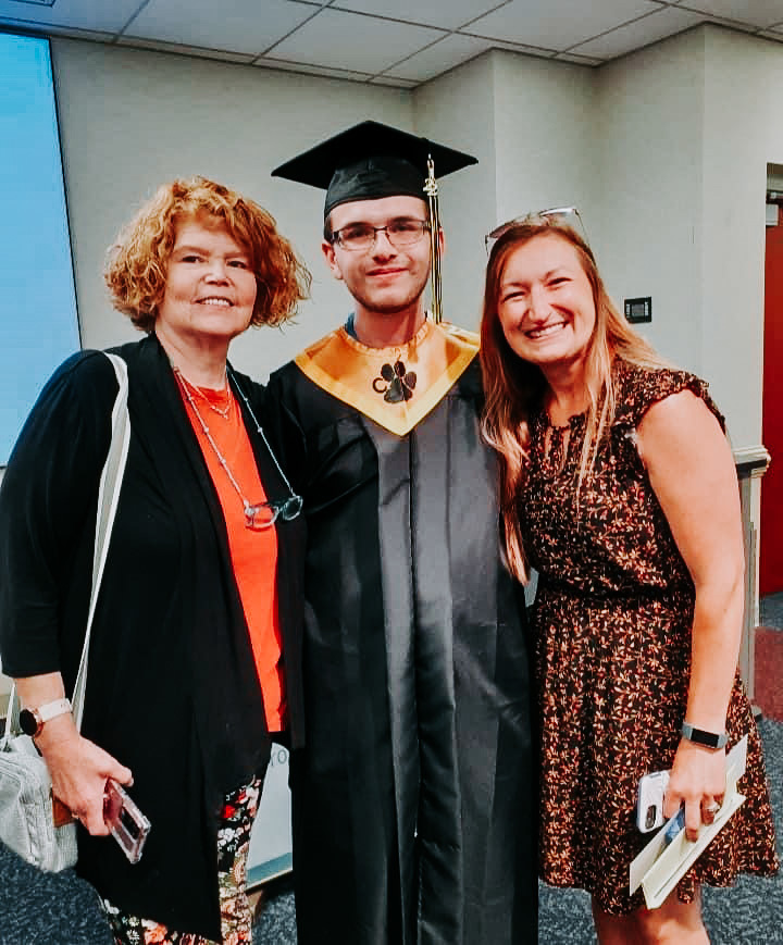 AndersonDist3's tweet photo. Congratulations to Crescent High senior Hayden Bowyer! This week Hayden graduated from the Anderson County Project Search Program. #A3Students https://t.co/rQJbP1Hfmv