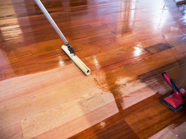 These #hometips can help you refinish hardwood floors on your own. #DIY  cpix.me/a/143731608